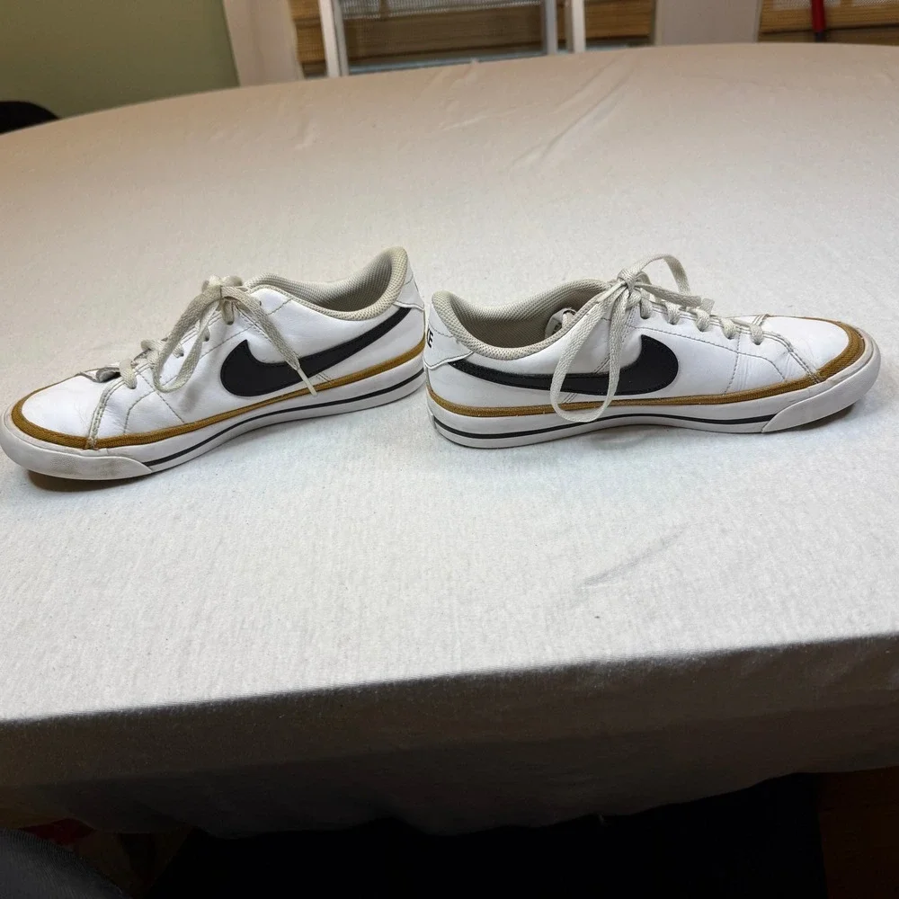 Nike Court Royale 2 Low White Black Gold Sneakers Youth Size 6Y DA5380 102‎